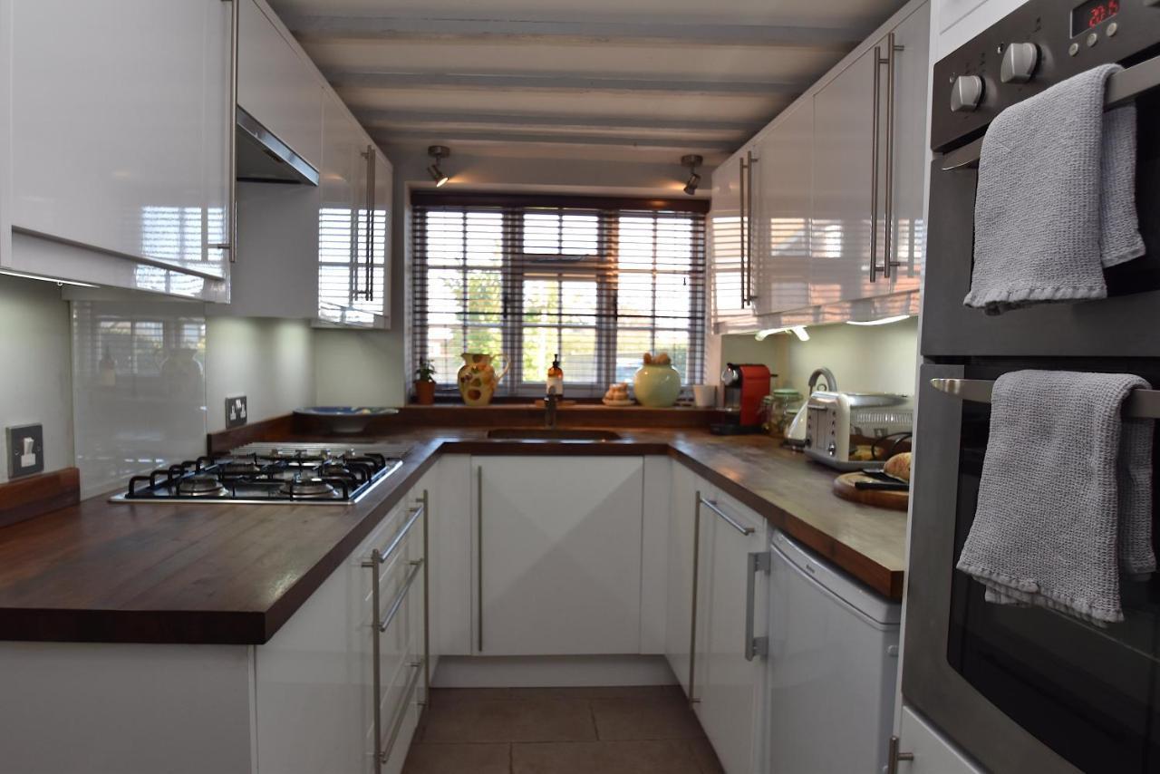 Rose Mullion Cottage Pett ภายนอก รูปภาพ